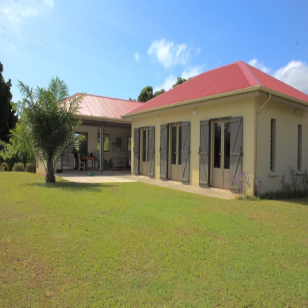 Offres de location Villa Petit-Bourg 97170