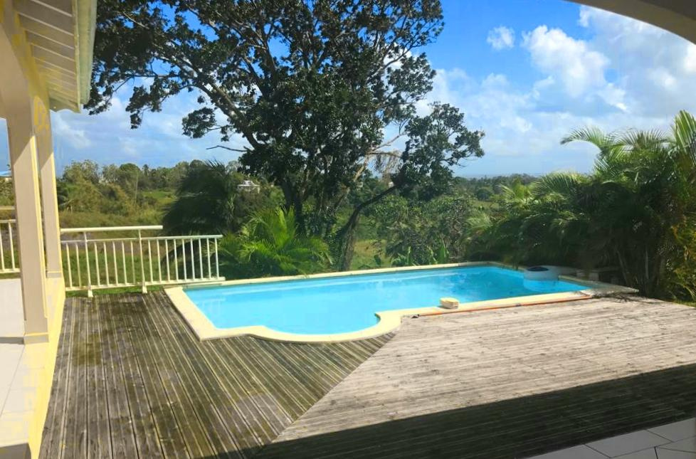 Offres de location Villa Petit-Bourg 97170